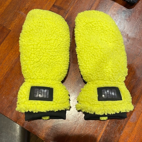 UGG Accessories - Neon Ugg mittens